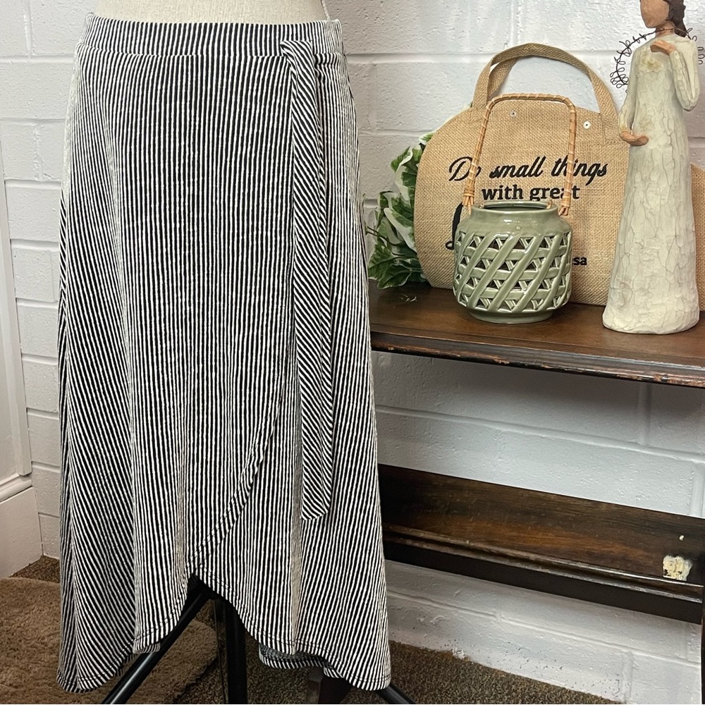 Caution to the Wind Stripped Maxi Skirt Size Medium